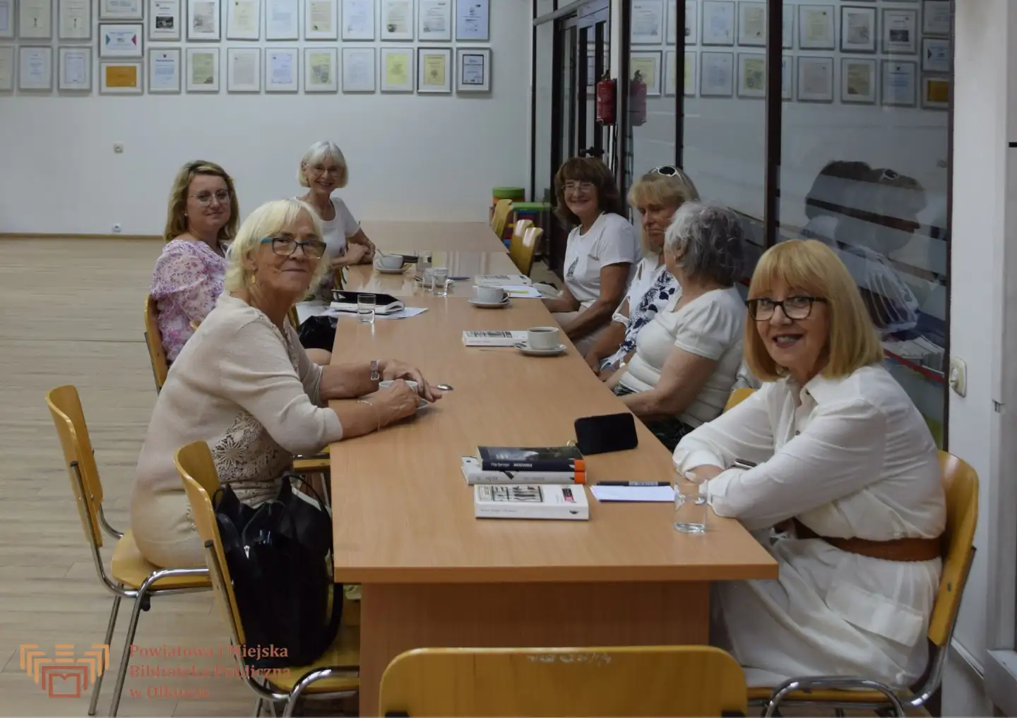 WAKACYJNE SPOTKANIE DYSKUSYJNEGO KLUBU KSIĄŻKI W SIERPNIU