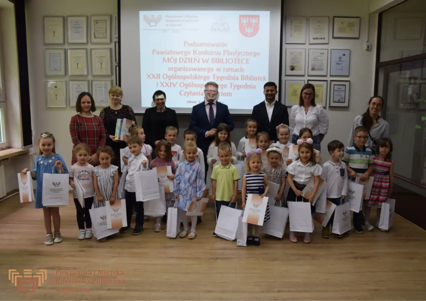 UROCZYSTA GALA WRĘCZENIE NAGRÓD W RAMACH POWIATOWEGO KONKURSU PLASTYCZNEGO ,,MÓJ DZIEŃ W BIBLIOTECE