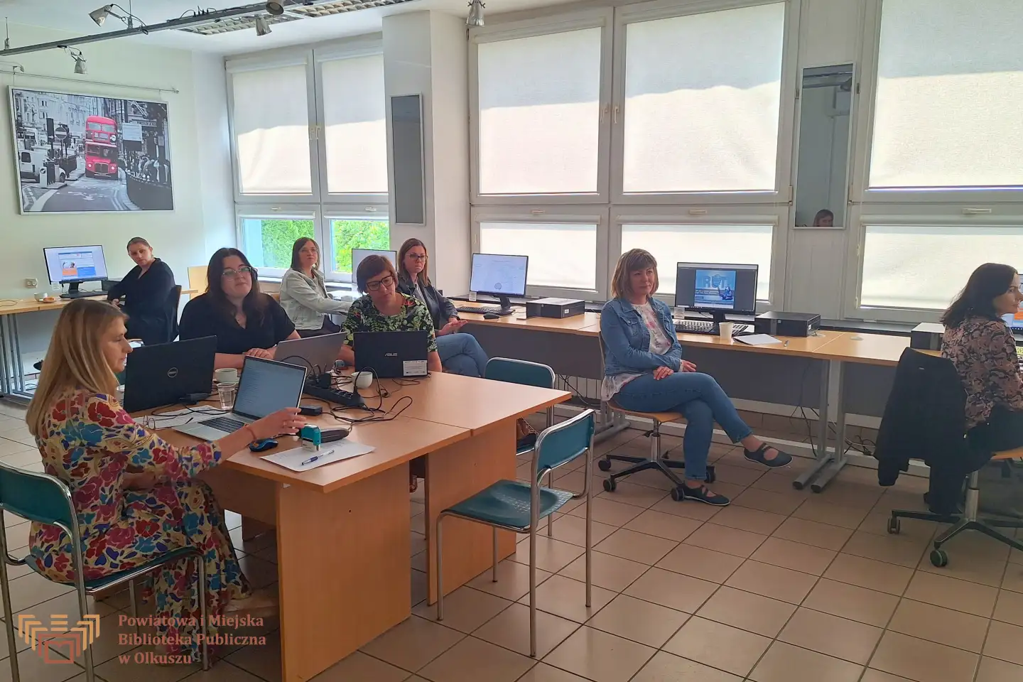 JAK ŻYĆ W ŚWIECIE PÓŁPRAWDY, CZYLI FAKE NEWS DETECTION - SZKOLENIE BIBLIOTEKARZY